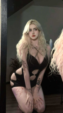 爱喝洋酒的性感小美妞